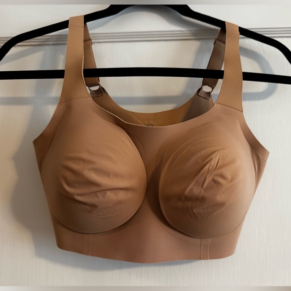 Evelyn and Bobbie Structured Scoop Bra in Mica (M) - Picture 2 of 8